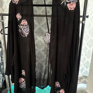 💎 Beautiful embroidered floral black torrid kimono in size 5/6 worn once EUC
